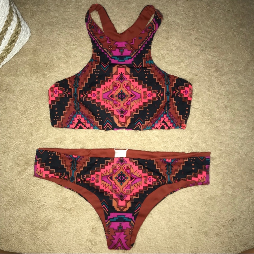 REVERSIBLE billabong high-neck bikini set
